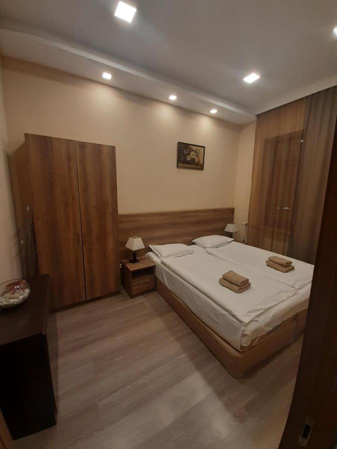 Yerevan, Abovyan 34 My Street Ngoại thất bức ảnh